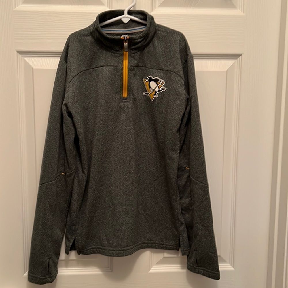 Pittsburgh Penquins NHL size medium (10/12) youth boys sweatshirt.